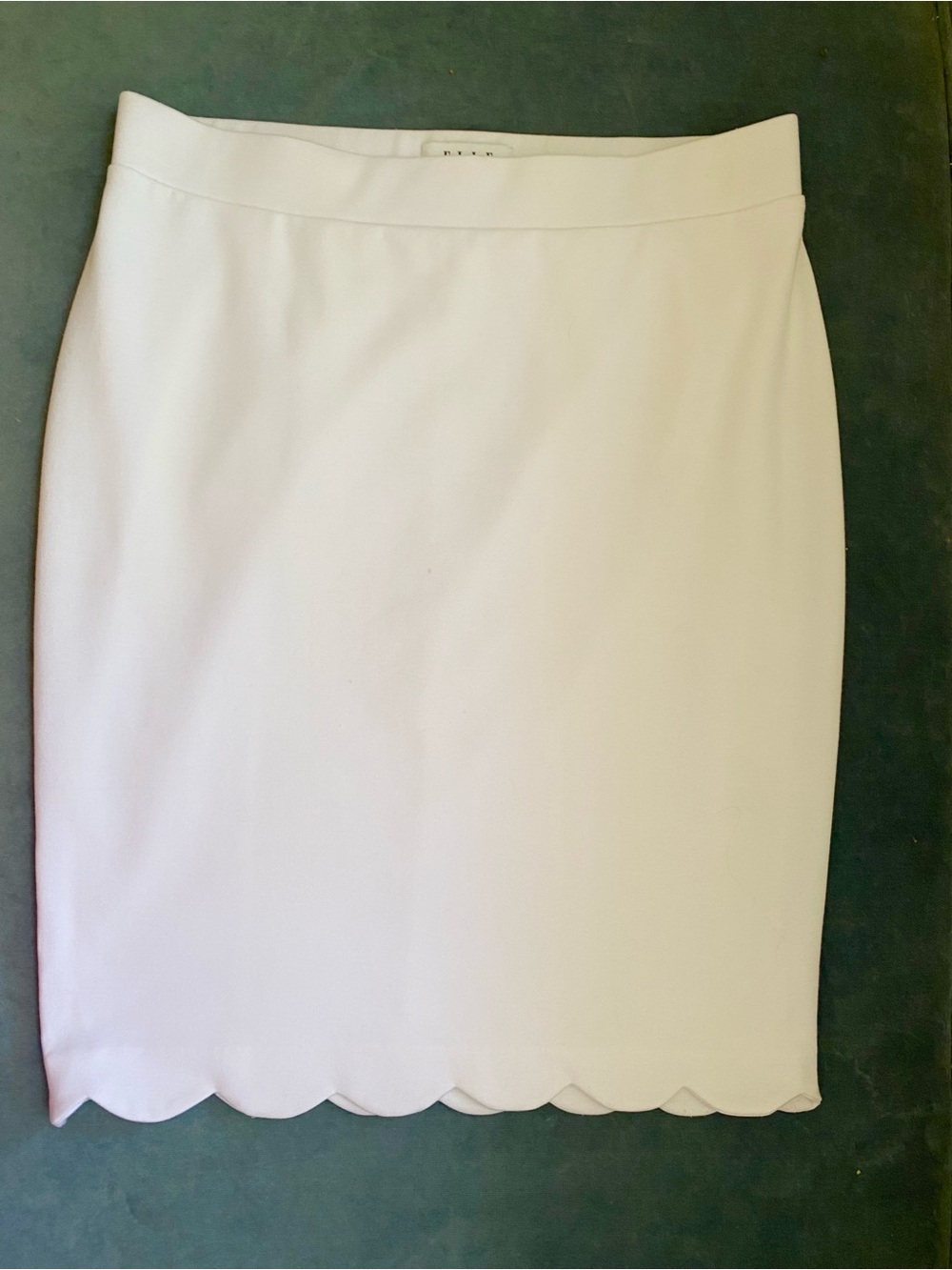 ELLE Summer Pull On Scalloped, lightly lined White Jersey Skirt NWOT SZ MEDIUM 🌸